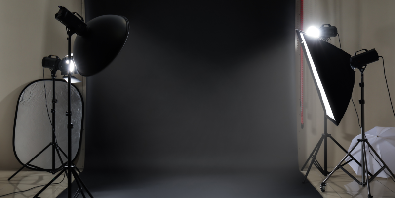 Fotostudio set with dark background